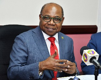 Edmund Bartlett announces Jamaica's Stopover Arrivals Grew by 6% During Summer 2018 Season