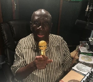 Veteran Jamaican Broadcaster Gil Bailey Receives "Golden Mic" Award