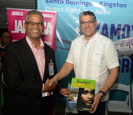 Peter Mullings, Acting Deputy Director of Tourism, Marketing, Jamaica Tourist Board, presents Victor Pacheco, Owner/CEO of Arajet, with a Jamaican keepsake.