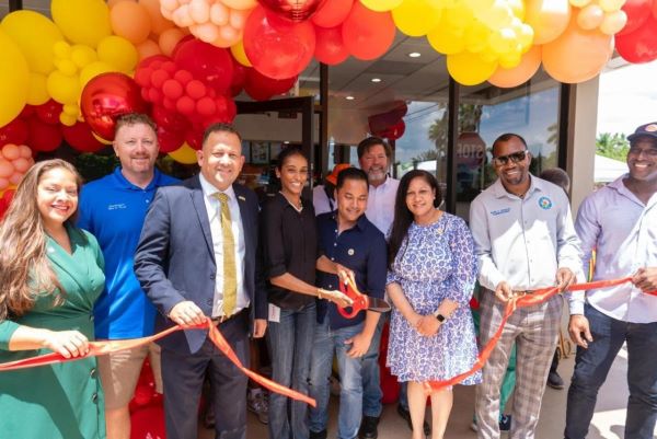 Juici Patties Celebrates Grand Opening in Sunrise, Florida