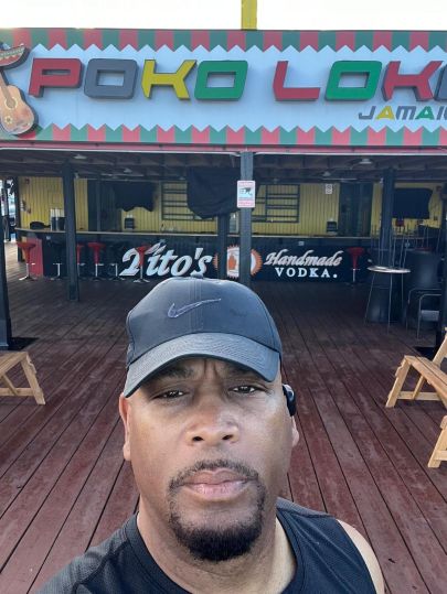 Floating Bar Poko Loko - Anthony Warren