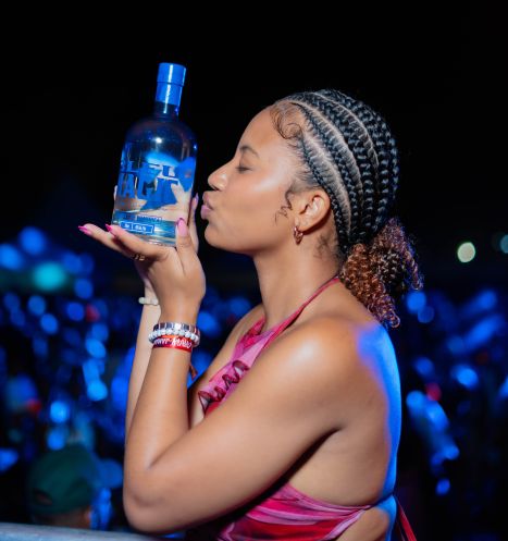 Značka rumu Dominica: BLEU MAGIC