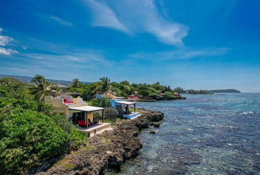 Jakes Hotel in Jamaica Reopens with Vibrant Charm