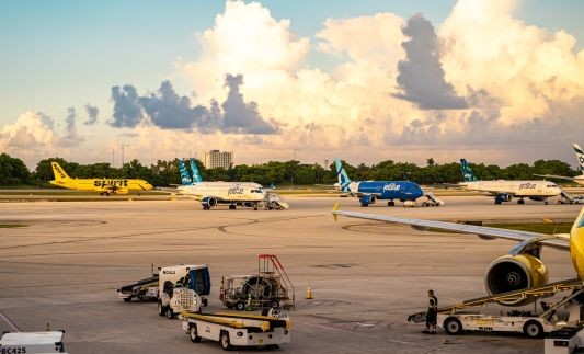 JetBlue Steps in to Help Stranded Spirit Customers with $99 Rescue Fares